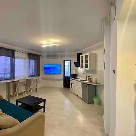 Apartment Heart Of The City Chic 2-bedroom Bucharest